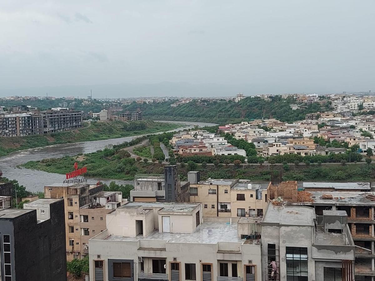 The River View Apartment 라왈핀디 외부 사진